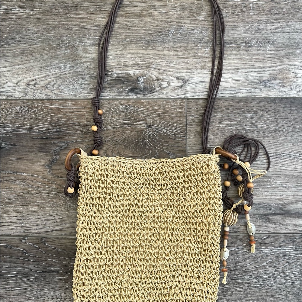 Sun and Sand Chic Woven Beige Shoulder Bag EUC